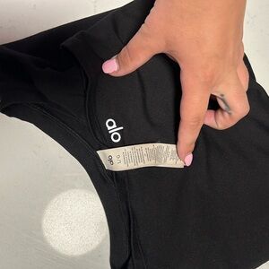 Women’s alo crop top